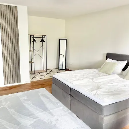 2 Etagen-loft Mit Swimmingpool In Traumlage *